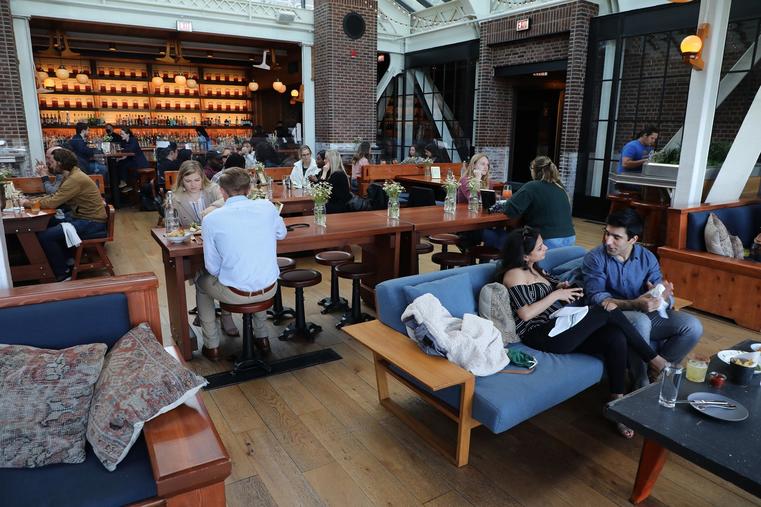 People dine at the Chicago Athletic Association’s restaurant, Cindy’s Rooftop, on Friday. Terrence Antonio James/Chicago Tribune PHOTOS